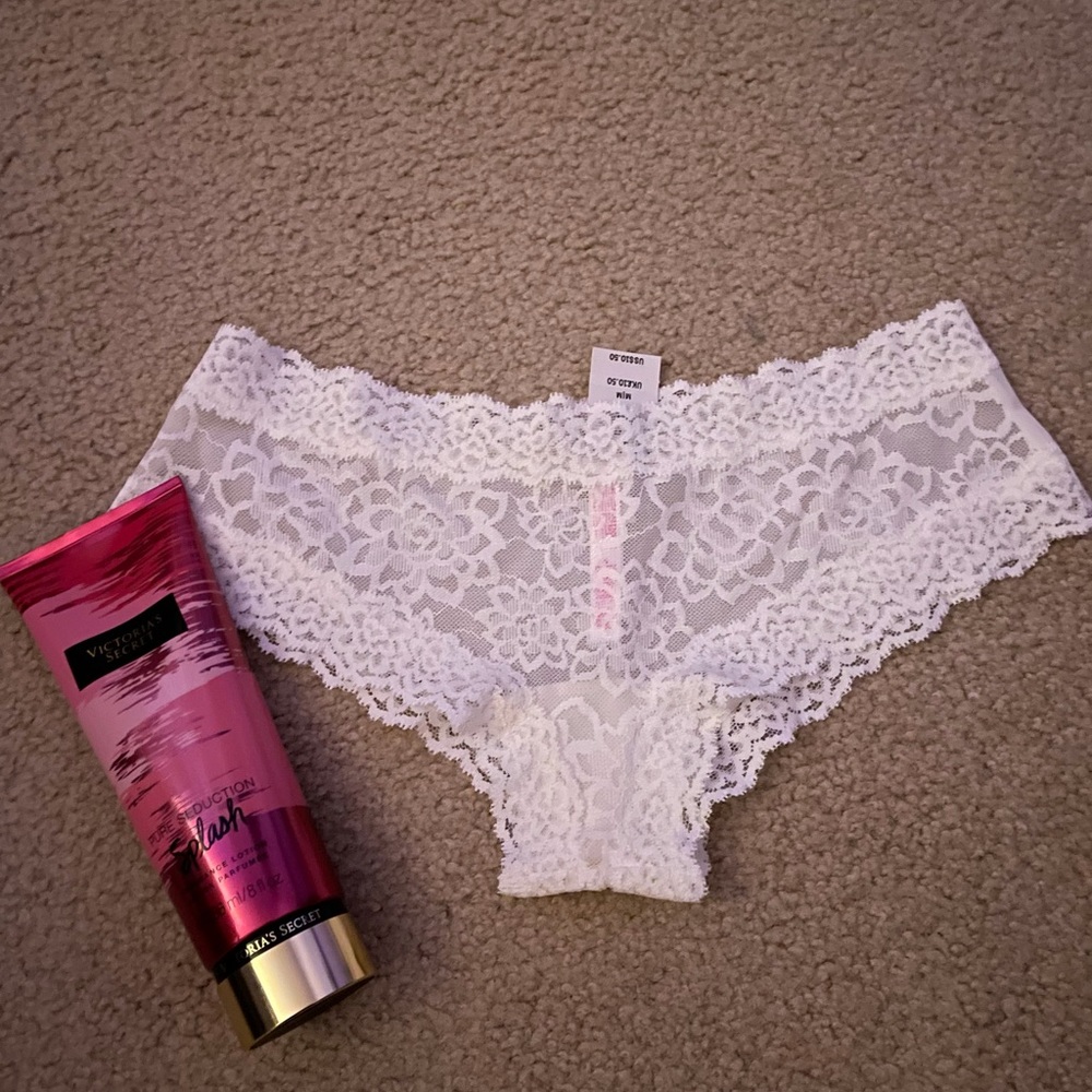 ‼️Sold‼️Victoria’s Secret PINK cheeky panty & lotion set